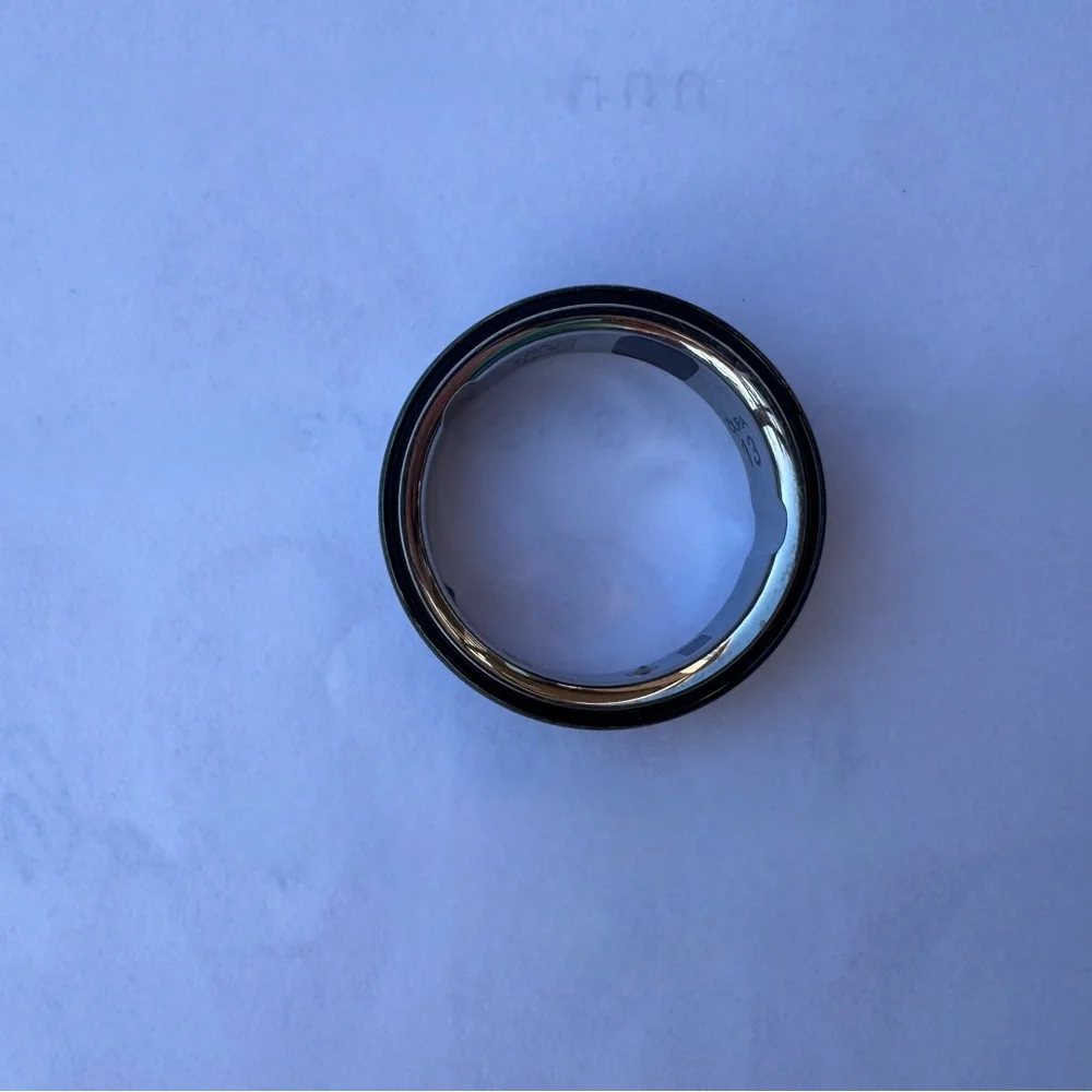 Oura Ring 4 Black and Silver